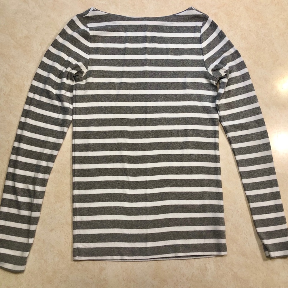 Long-sleeved Boatneck Gray and White Striped Tee